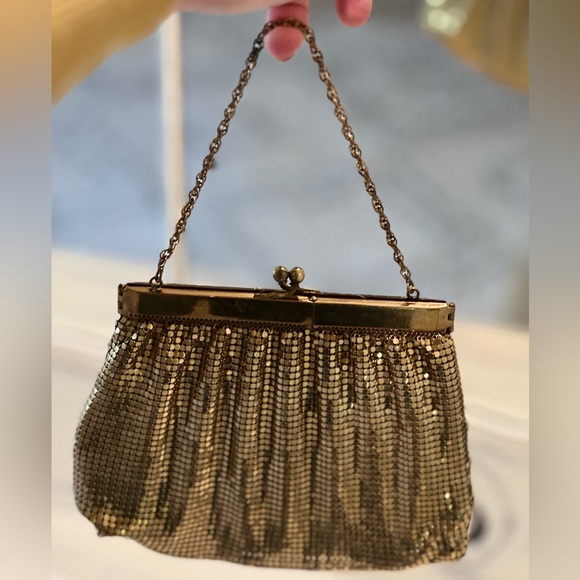 Whiting & Davis Handbags - 1940’s vintage whiting and Davis co mesh bag